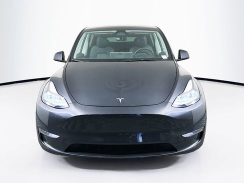 Used 2024 Tesla Model Y Long Range AWD/4WD image 2