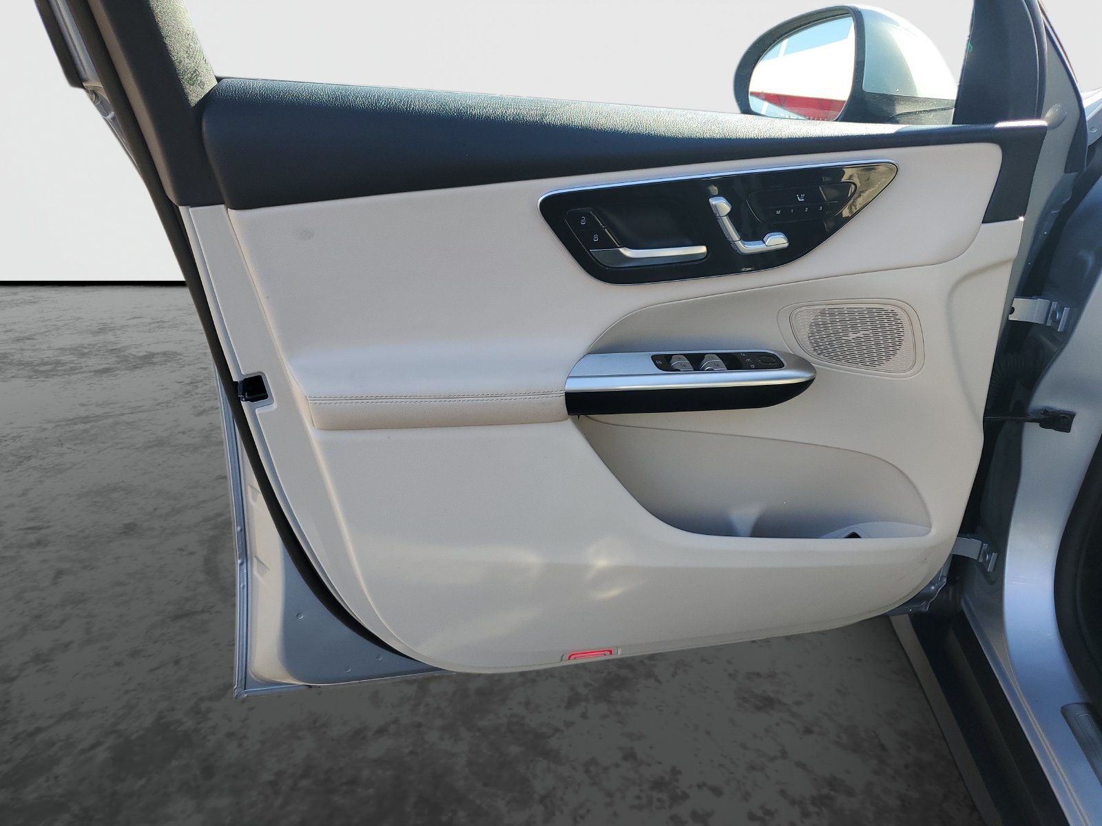 Used 2025 Mercedes-Benz GLC 350e 4MATIC image 20