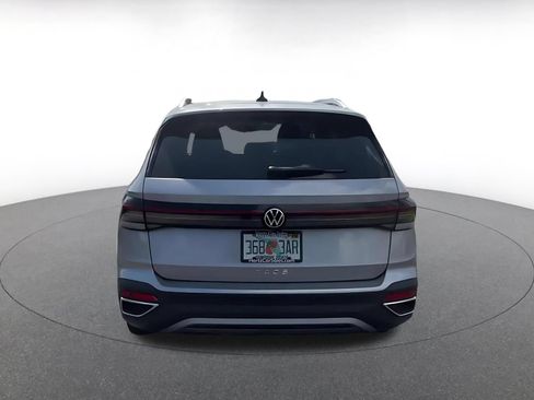 Used 2025 Volkswagen Taos SE FWD image 10