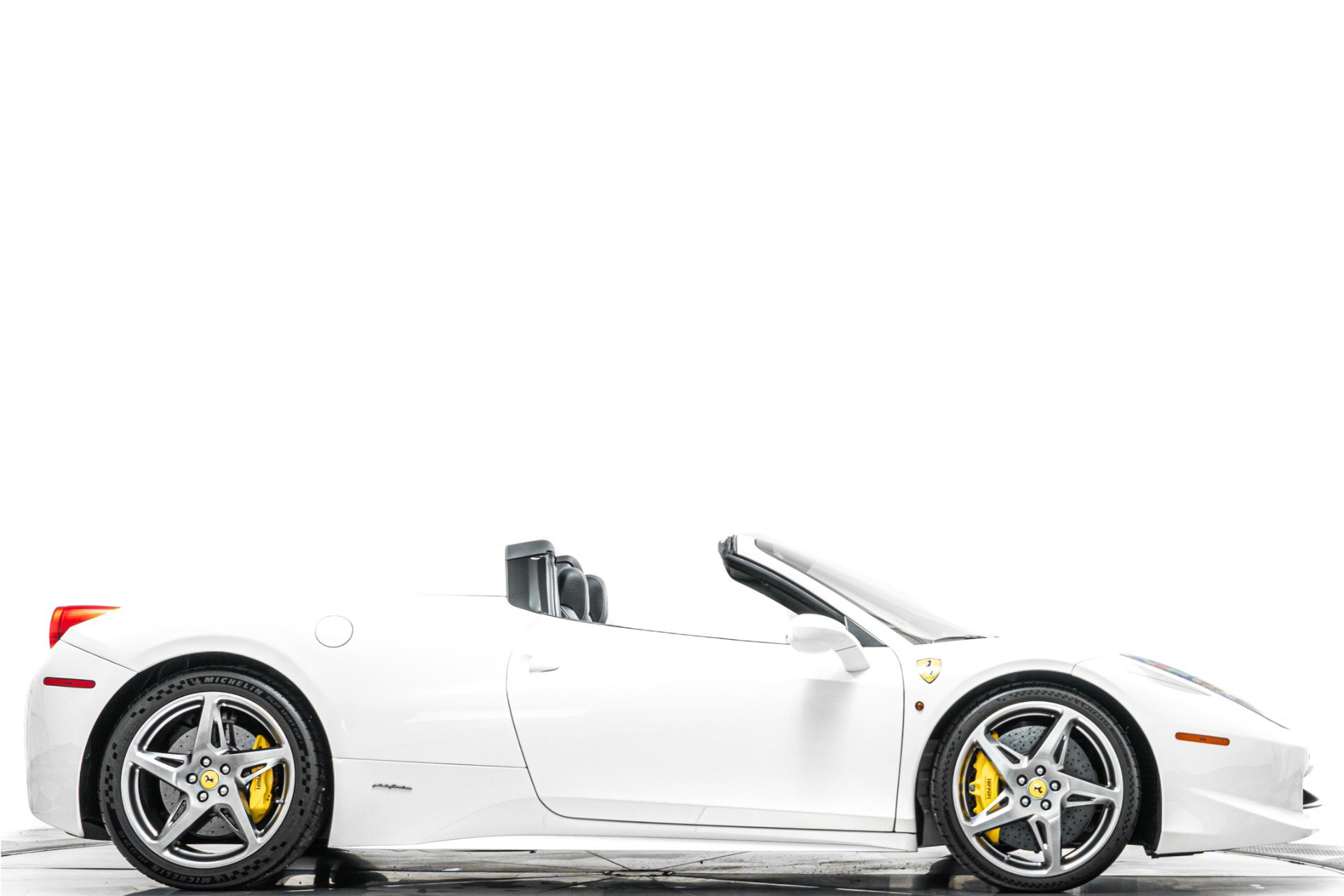 Used 2014 Ferrari 458 Spider image 2