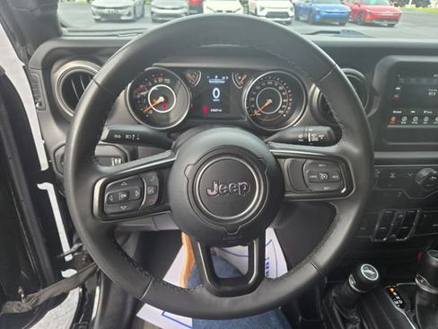 Used 2023 Jeep Gladiator Sport AWD/4WD image 16