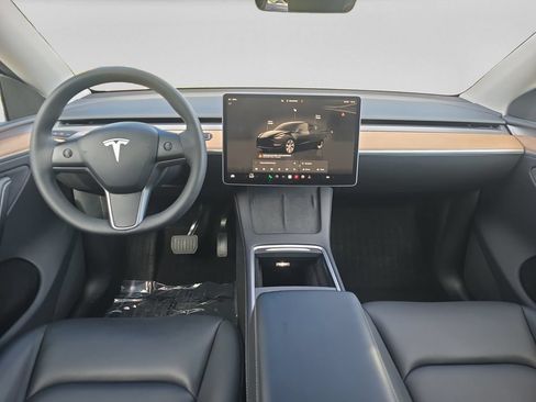 Used 2024 Tesla Model Y Long Range AWD/4WD image 11