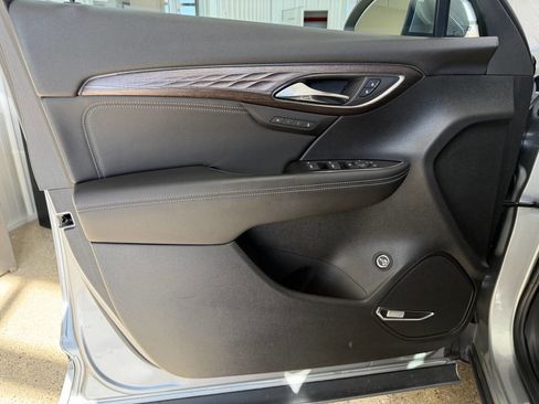 Used 2023 Buick Envision Avenir image 22