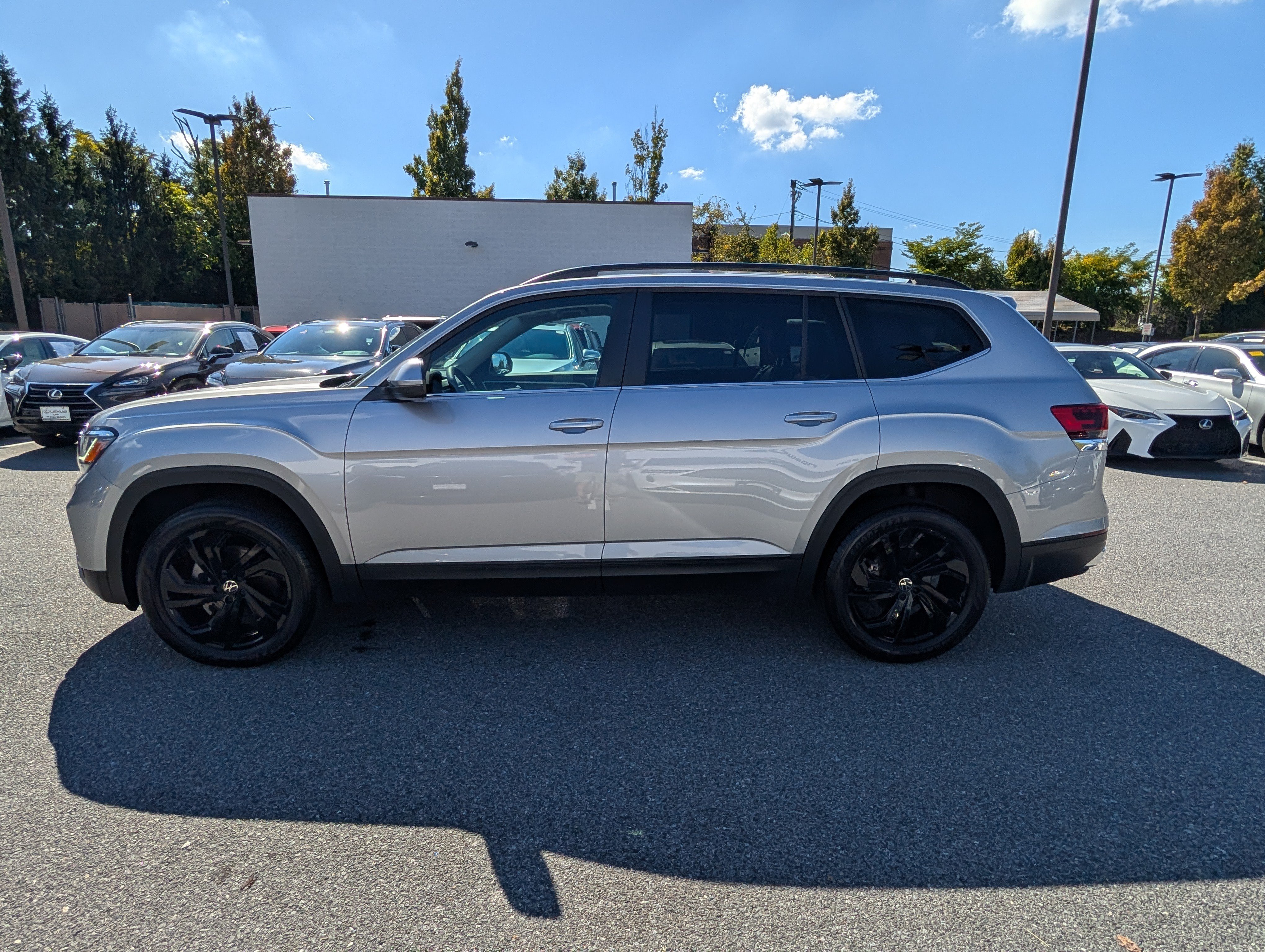 Used 2023 Volkswagen Atlas SE AWD/4WD image 6
