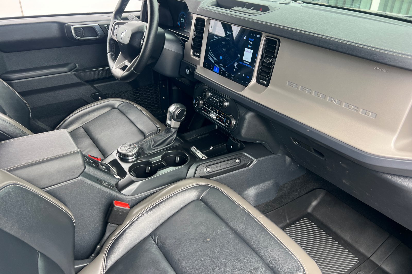 Used 2025 Ford Bronco Outer Banks AWD/4WD image 13
