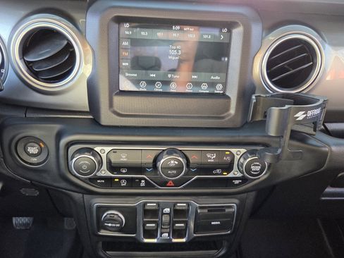 Used 2020 Jeep Gladiator Overland image 18