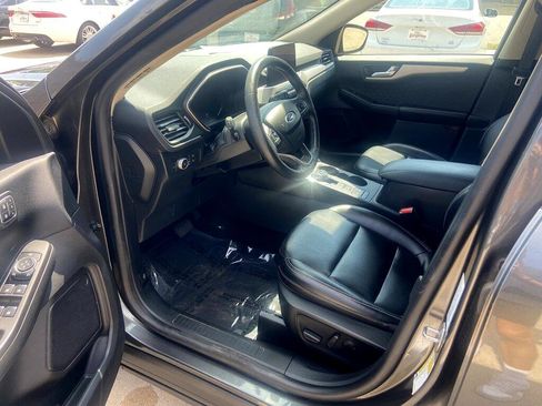 Used 2020 Ford Escape SEL image 9