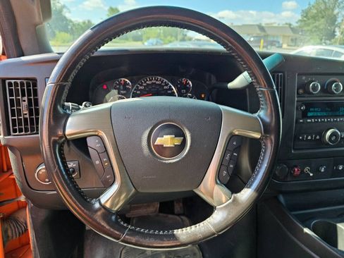 Used 2017 Chevrolet Express 2500 RWD image 17