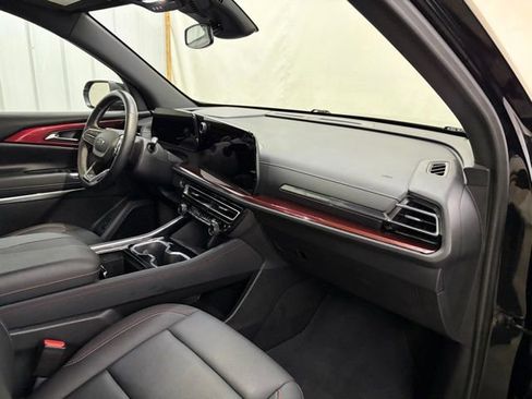 Used 2024 Chevrolet Traverse Z71 AWD/4WD image 25