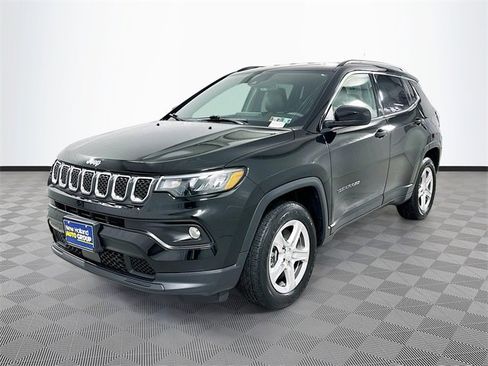 Used 2023 Jeep Compass Latitude w/ Convenience Group image 3
