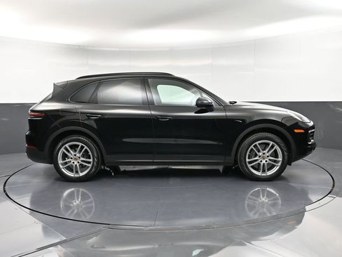 Certified 2023 Porsche Cayenne image 9