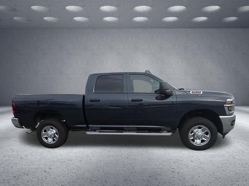 Used 2026 RAM 2500 Tradesman w/ Chrome Appearance Group AWD/4WD image 8