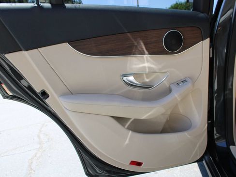 Used 2020 Mercedes-Benz GLC 300 image 12