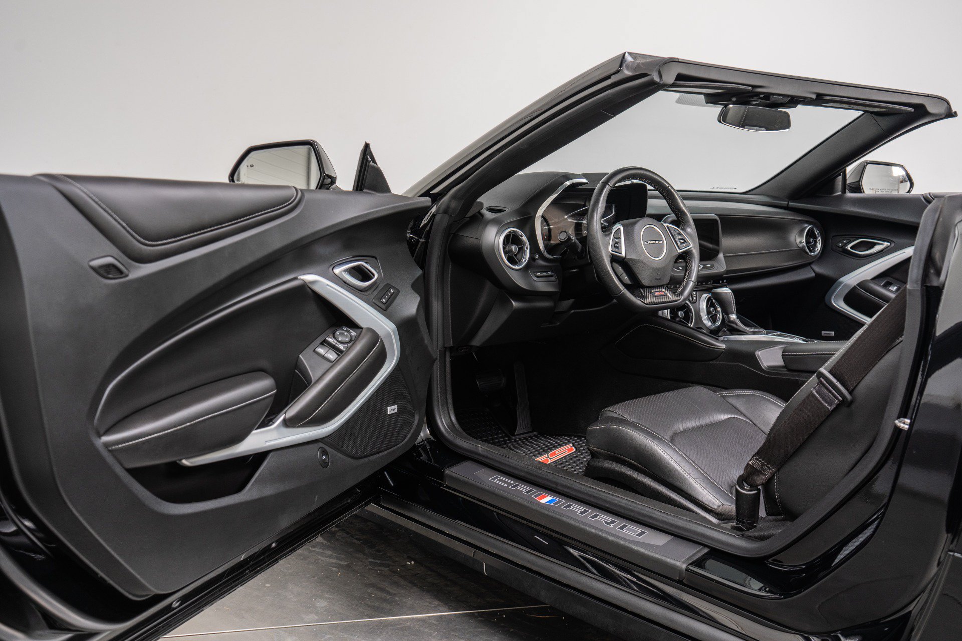 Used 2018 Chevrolet Camaro SS RWD image 23
