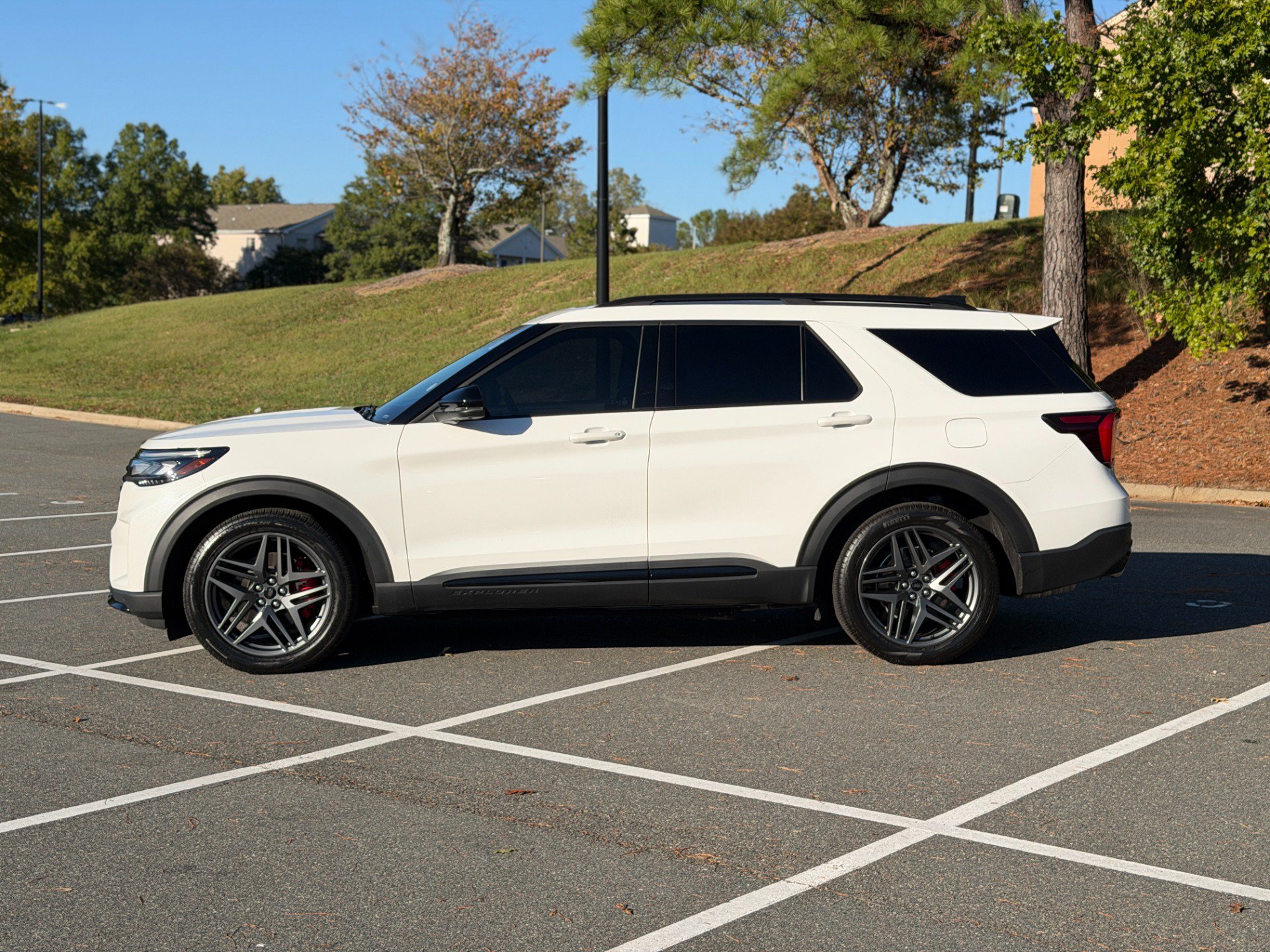 Used 2025 Ford Explorer ST AWD/4WD image 6