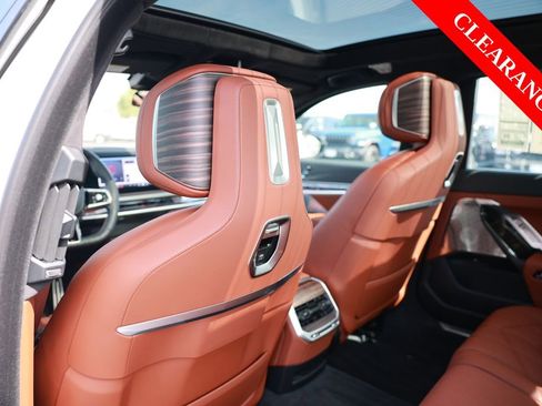 Used 2025 BMW i7 M70 w/ Executive Package image 34