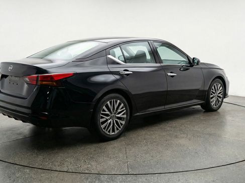 Used 2025 Nissan Altima 2.5 SV image 9