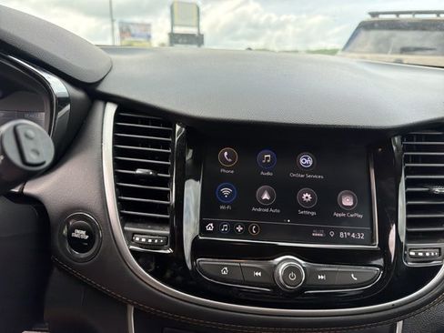 Used 2022 Chevrolet Trax LT w/ Premium Seat Package AWD/4WD image 21