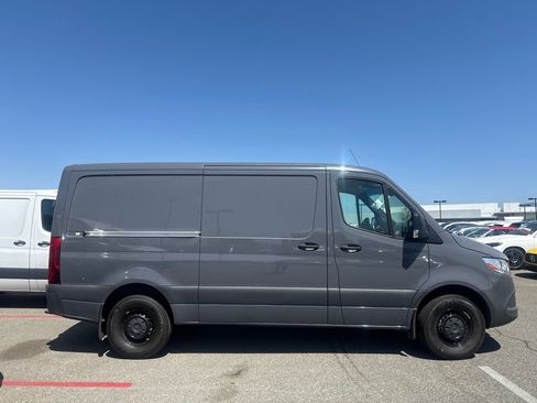Used 2025 Mercedes-Benz Sprinter 2500 image 4