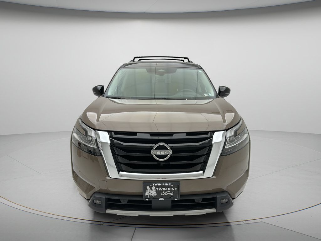 Used 2024 Nissan Pathfinder Platinum AWD/4WD image 2