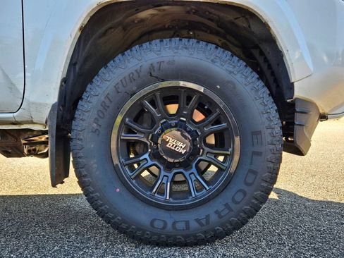 Used 2021 Toyota Tacoma TRD Sport w/ TRD Premium Sport Package AWD/4WD image 10