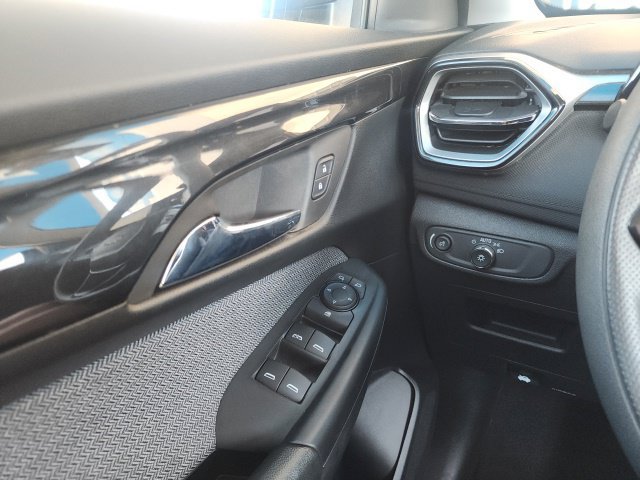 Certified 2026 Chevrolet TrailBlazer LS AWD/4WD image 32