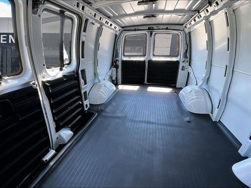 New 2026 GMC Savana 3500 RWD image 12