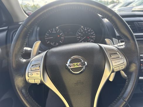 Used 2016 Nissan Altima 2.5 SR w/ LED Appearance Package FWD image 12
