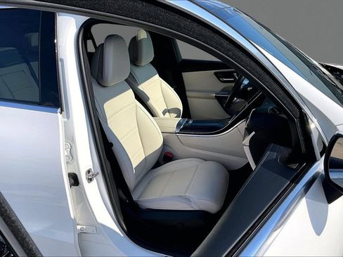 Used 2024 Mercedes-Benz GLC 300 4MATIC image 7