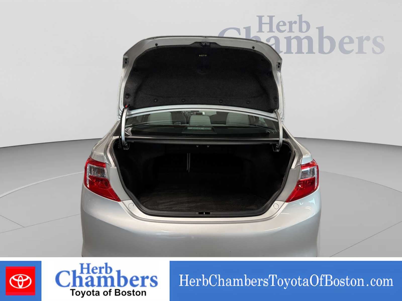 Used 2012 Toyota Camry LE FWD image 4