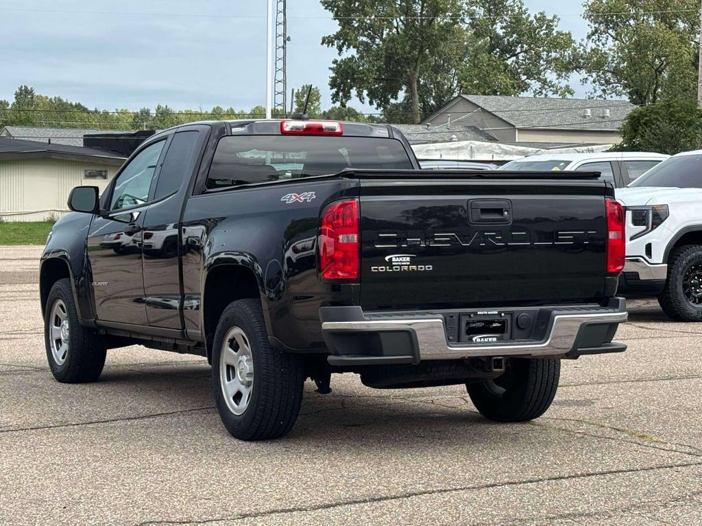 Used 2022 Chevrolet Colorado W/T w/ WT Convenience Package AWD/4WD image 2