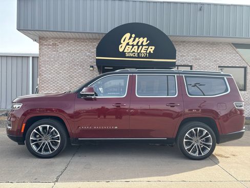 Used 2022 Jeep Grand Wagoneer Series III w/ Rear Seat Video Group 1 image 2