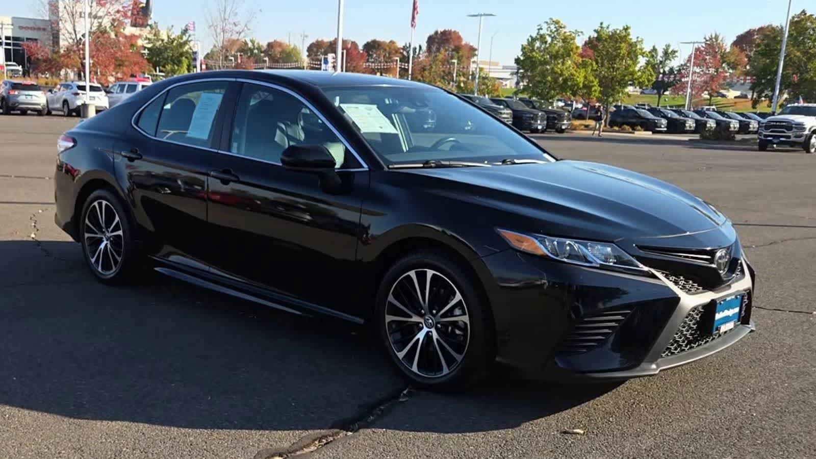Used 2020 Toyota Camry SE FWD image 2