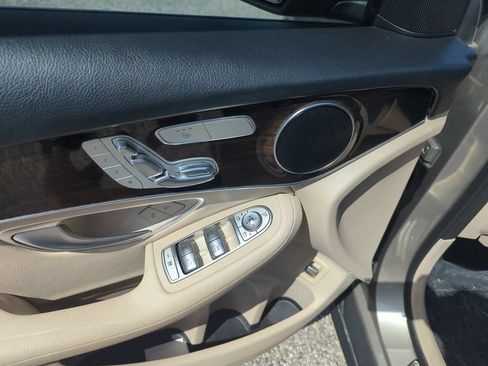 Used 2020 Mercedes-Benz GLC 300 w/ Premium Package image 19