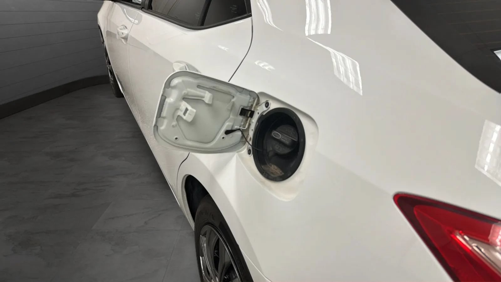Used 2018 Toyota Corolla LE w/ Carpet Mat Package (TMS) FWD image 26