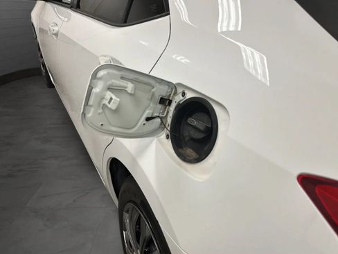 Used 2018 Toyota Corolla LE w/ Carpet Mat Package (TMS) FWD image 26