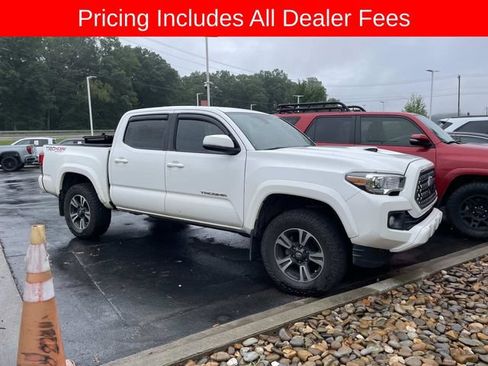 Used 2019 Toyota Tacoma TRD Sport AWD/4WD image 11