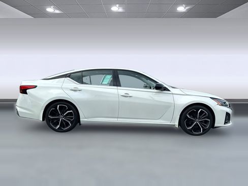Used 2023 Nissan Altima 2.5 SR w/ SR Premium Package image 7