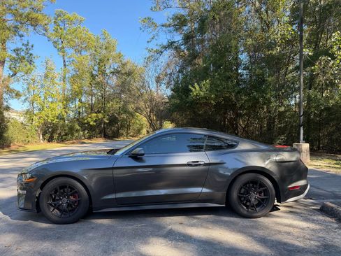 Used 2020 Ford Mustang Coupe image 9