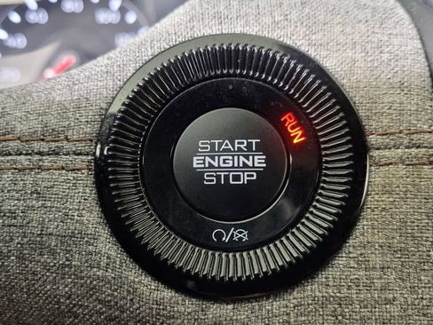 Used 2024 Jeep Compass Latitude image 19