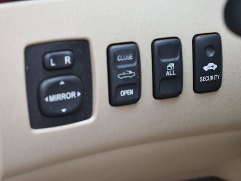 Used 2005 Toyota Solara SLE image 36