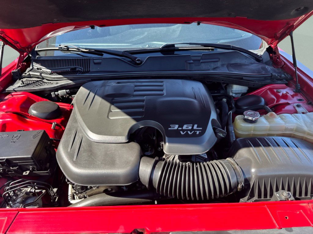 Used 2015 Dodge Challenger SXT w/ Driver Convenience Group RWD image 23