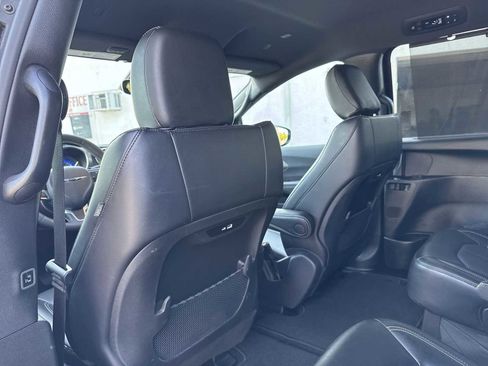 Used 2025 Chrysler Pacifica Select FWD image 21