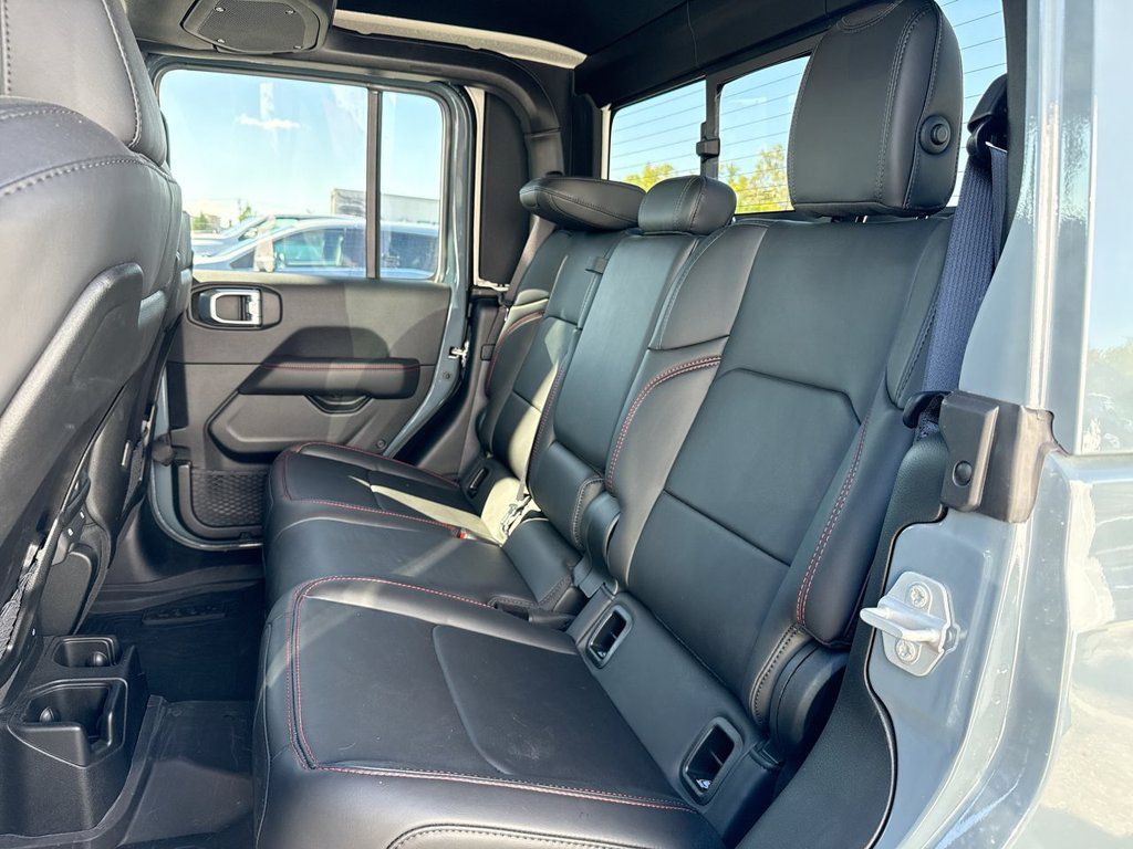 Used 2025 Jeep Gladiator Rubicon AWD/4WD image 18
