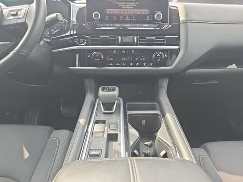 Certified 2025 Nissan Pathfinder SV image 3