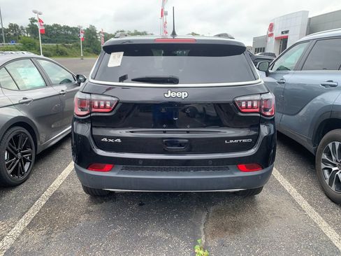 Used 2023 Jeep Compass Limited AWD/4WD image 3