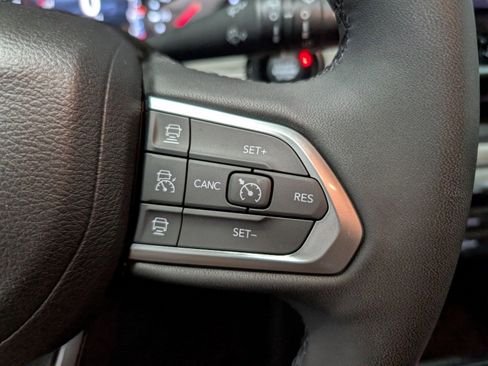 Used 2023 Jeep Compass Limited image 17