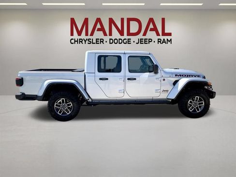 Used 2024 Jeep Gladiator Mojave AWD/4WD image 4
