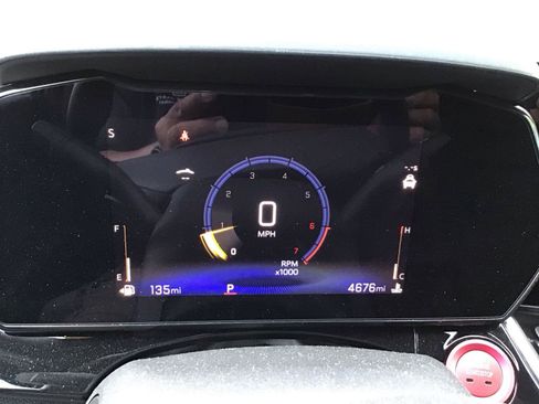 Used 2025 Chevrolet Trax RS w/ Sunroof Package FWD image 12
