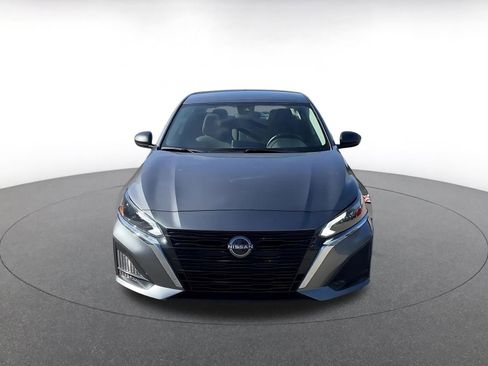 Used 2025 Nissan Altima 2.5 SV image 3